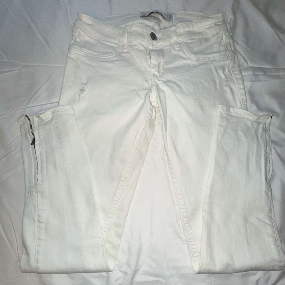 Hollister Women's Cropped White Jeans